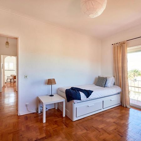 Bright Apartment With Garden In Кашкайш Екстериор снимка
