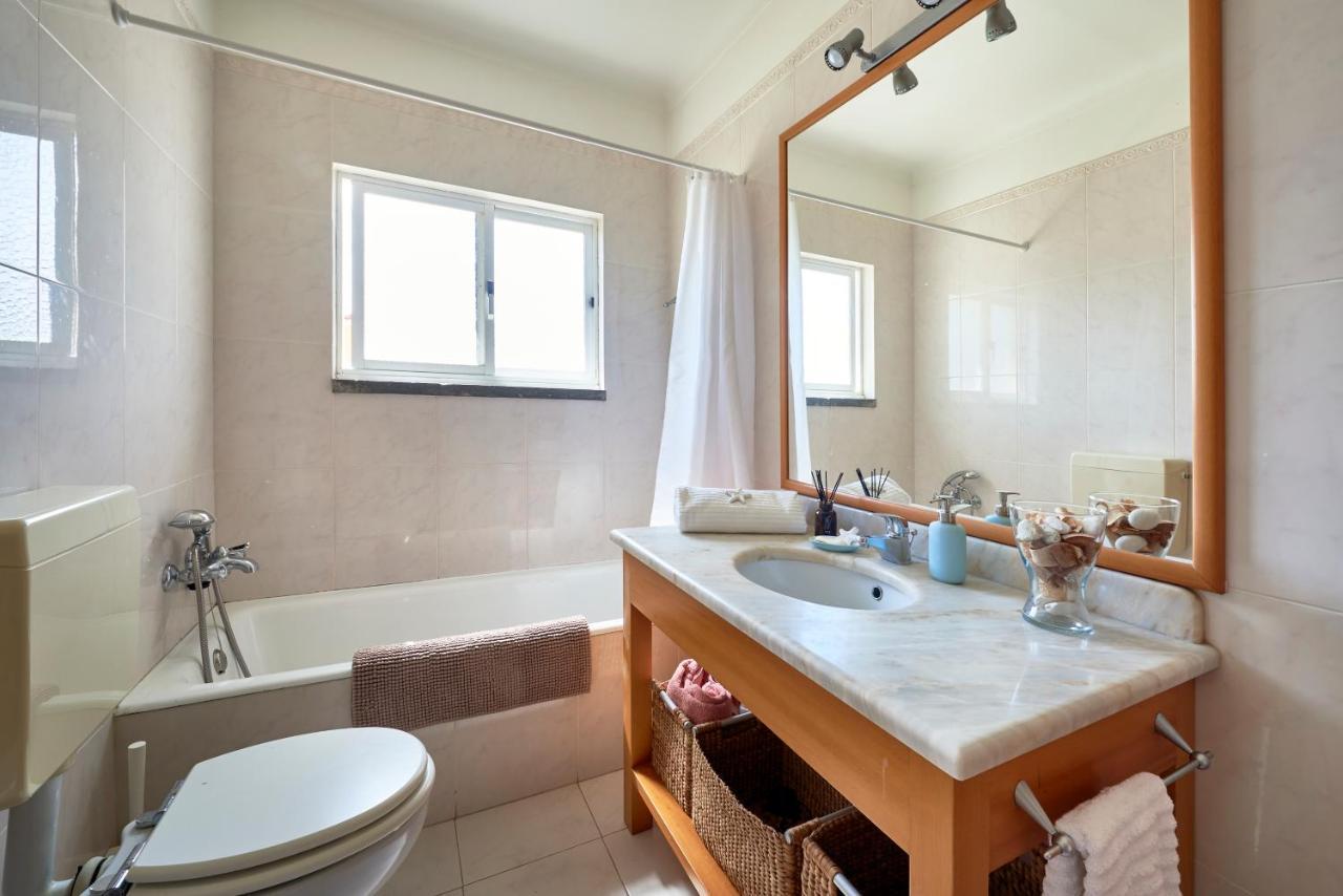 Bright Apartment With Garden In Кашкайш Екстериор снимка